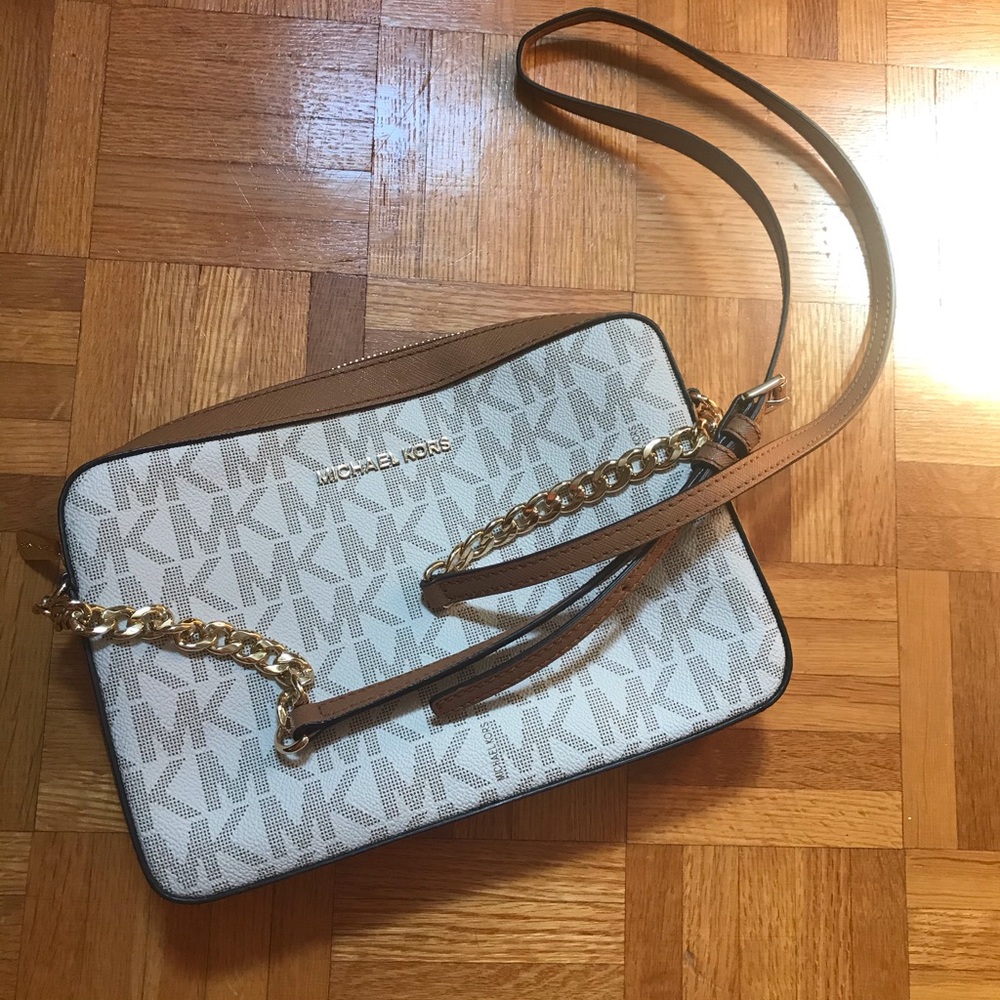 Brand new, never used Michael Kors Purse.